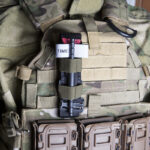FMA MOLLE Strap Holder for CAT Tourniquet - Black/Coyote - obrazek 4