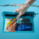 Nite Ize RunOff(R) Waterproof Travel Pouch - CHARCOAL - Small - obrazek 4
