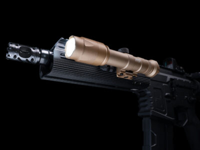 STRIKE WL1080 Tactical Flashlight with RIS Mount, 1080 lm - Tan - obrazek 5