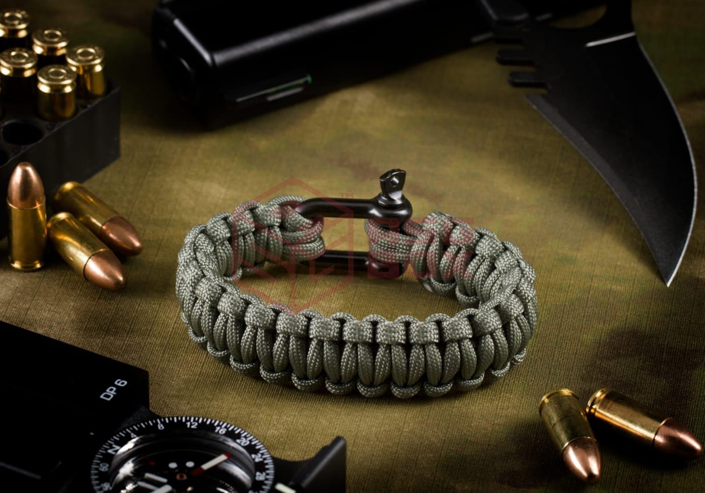 Invader Gear Shackle Bracelet Grey
