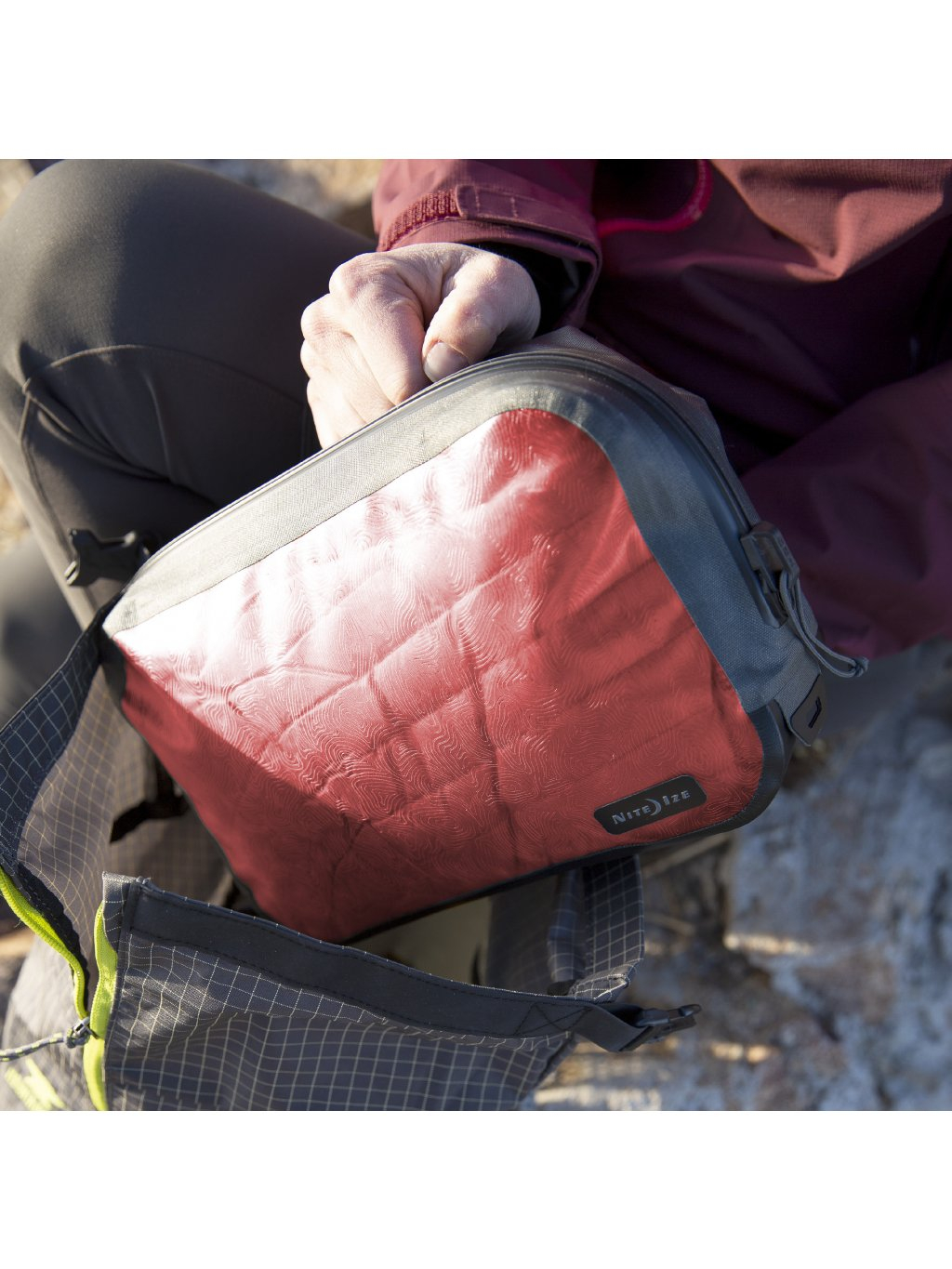 Nite Ize RunOff(R) Waterproof Packing Cube - medium OD-A-ROCM-09-R8 asgbox.pl Nite Ize RunOff(R) Waterproof Packing Cube - medium - obrazek 9