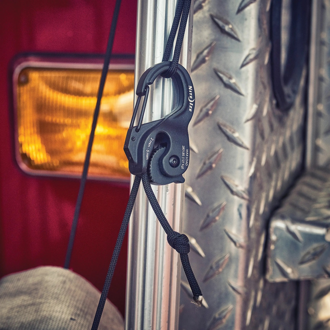 CamJam(R) XT(TM) Aluminum Rope Tightener plus 3m Paracord, black - large OD-A-NCJSA-29-R3 asgbox.pl CamJam(R) XT(TM) Aluminum Rope Tightener plus 3m Paracord, black - large - obrazek 10