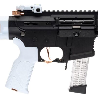 Alternative view of FAR 9 Macaron Black/White