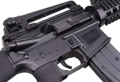 Replika elektryczna karabinka Colt M4A1 RIS - obrazek 2