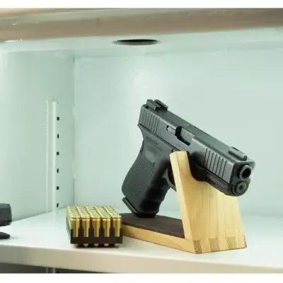 asgbox.pl - Drewniany stojak na pistolet
