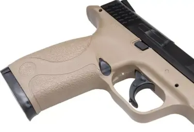 Replika sprężynowa pistoletu S&W M&P40 (VZMETNA PIŠTOLA) - obrazek 4