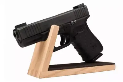 Drewniany stojak na pistolet - obrazek 3