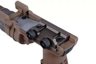 Latarka taktyczna M900V - dark earth - obrazek 3