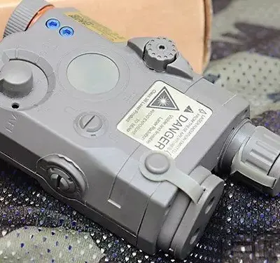 asgbox.pl - Pojemnik na baterię PEQ-15 i FG