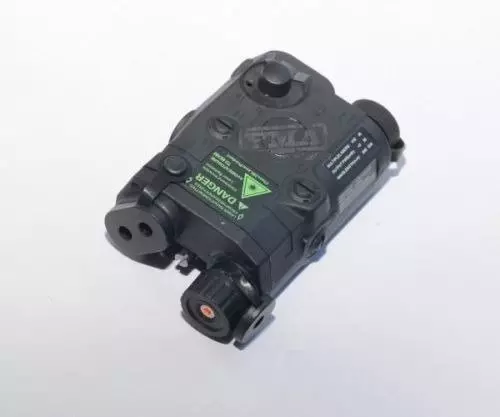 Replika AN/PEQ 15 z celownikiem laserowym - czarny FMA-10-003918-00 asgbox.pl Replika AN/PEQ 15 z celownikiem laserowym - czarny - obrazek 3