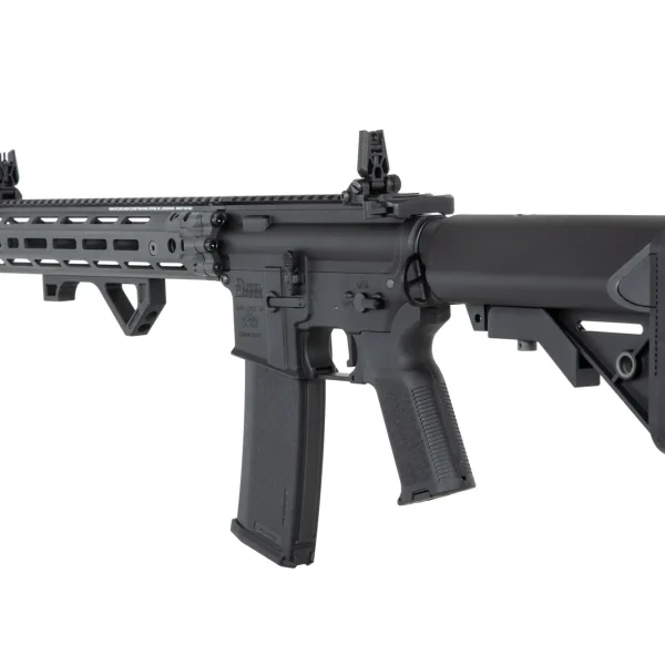asgbox.pl - Karabinek ASG Specna Arms Daniel Defense® RIS III 12.5'' SA-P28 Prime™ BLDC™ Kestrel™ ETU Szary