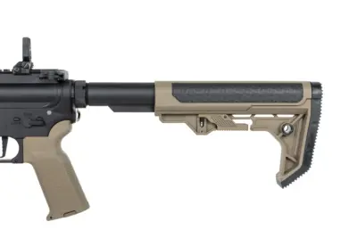 Karabinek ASG Specna Arms RRA SA-P08 PRIME™ HAL™ ETU Light Ops Stock Wersja High Torque Half-Tan - obrazek 3