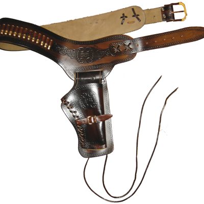 Ceinturon avec un holster pour revolver Western