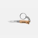 Le plus petit couteau de la gamme Opinel, avec seulement 4,66 cm de manche et un anneau porte-clés. -