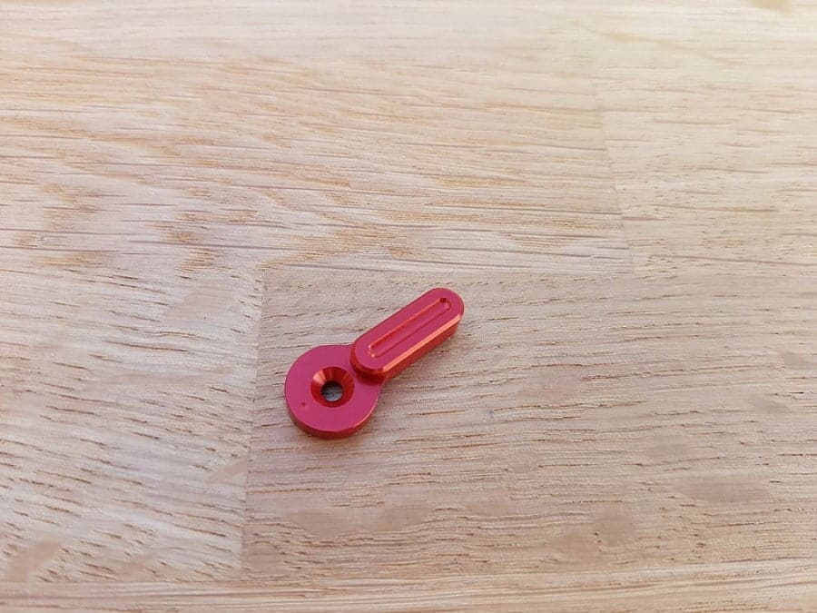 Selektor ognia AR15 CNC - typ B czerwony